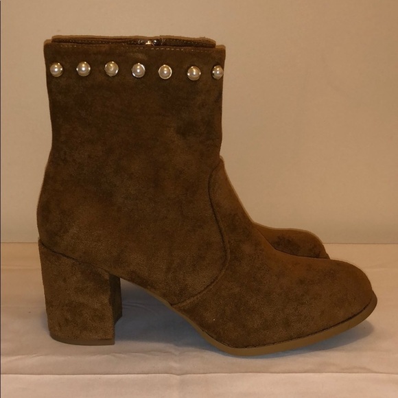 LAST ONE!! New Women's Pearl Embellished Heeled Boots Size 10 - Picture 2 of 11